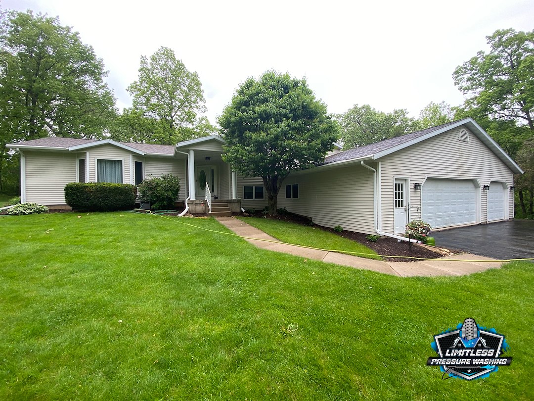 House Washing in Belleville, WI (1)